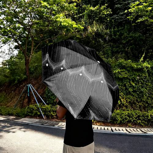 우아한 프린트 우산 - 블랙 폴카 도트 디자인, 접이식 및 휴대용, 튼튼한 캐노피, 견고한 플라스틱 및 철제 재질, 여행 통근, 캐주얼 일상 사용에 적합, 스타일리시한 액세서리, 우아한 스타일, 클래식 블랙 앤 화이트 패턴