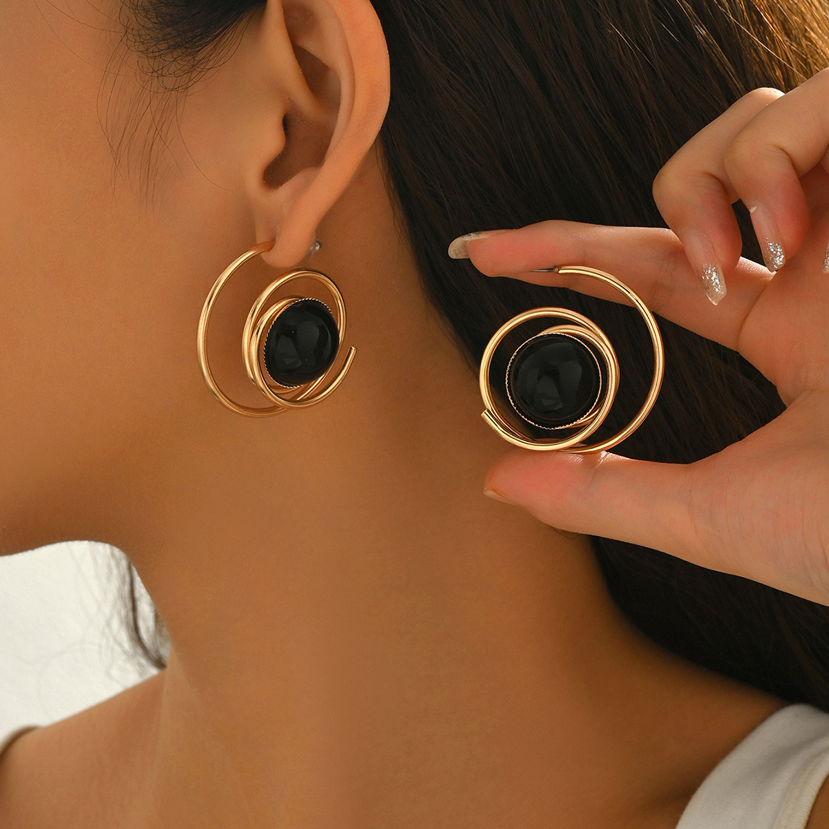 E-shop 1 Paar Damenmode Herbst Winter Neue Ohrringe, Moderner minimalistischer Stil Geometrisches hohles Spiral-Design, Temperamentvoll Elegante