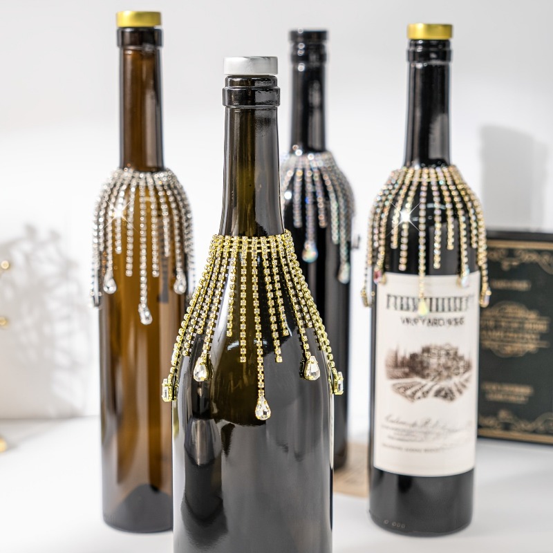 Luksus Krystal Vinflaske Hænge Dekoration med Kunstig Farvet Krystal og Kvast Design, Velegnet til Bryllup, Jul, Valentinsdag, Julepynt, Vinflaske Display Vedhæng, Velegnet til Champagne, Sherry, Portvin Flasker