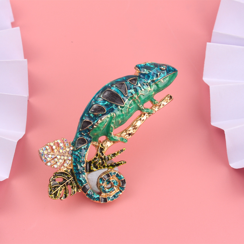 

Chic Chameleon Enamel Brooch Pin - Versatile Accessory For , Cuffs, Ties & Backpacks | Perfect Gift For Style Enthusiasts