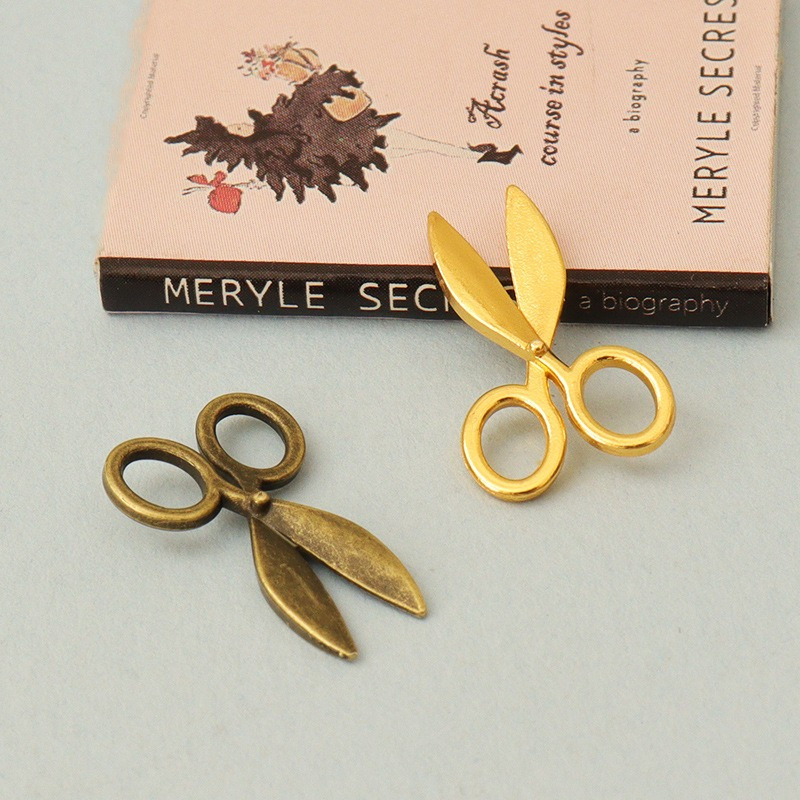 

2pcs Miniature Dollhouse Scissors Set - Golden & Antique Bronze, Alloy , Home Decor & Photography Props, Scene, Desktop Display