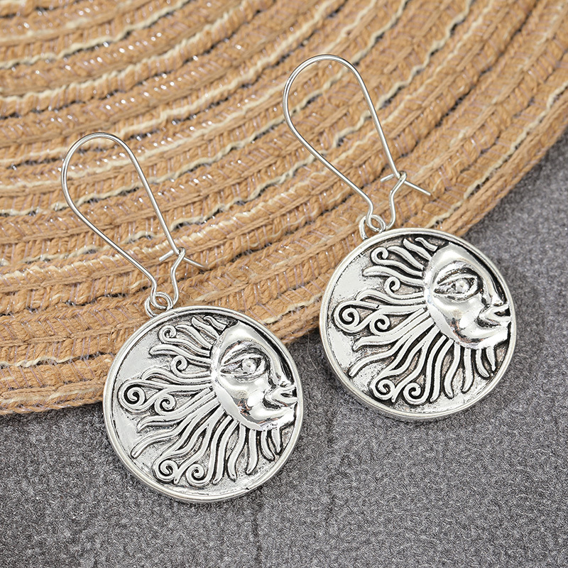 Vintage Sun Pattern Carved Circular Pendant Earrings