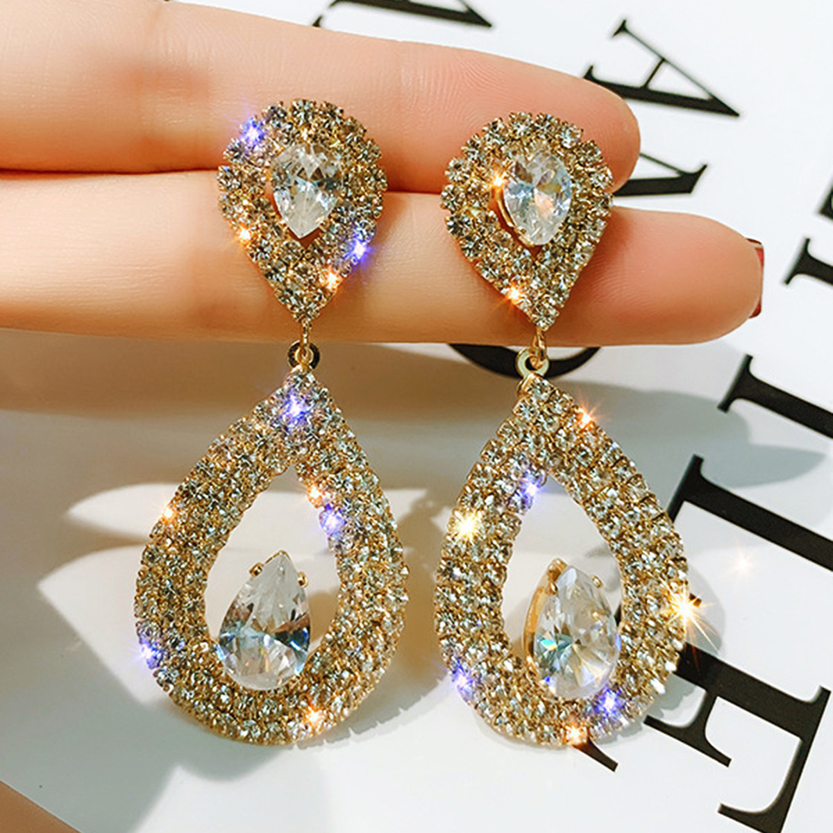 Image of 1 Pair Of Women's Rhinestone Bling Bling Teardrop-shaped Fashion Dangle Earrings, For Daily Parties, New Year's Gift, Valentine's Day Gift