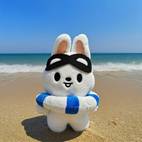 adorable peluche lapin nageur bleu - jouet en polyester à rayures, accents et , cadeau pour bébés & enfants de 0+ ans, plage et bain, design ludique, peluche câlineuse, cadeau fête ou baby shower