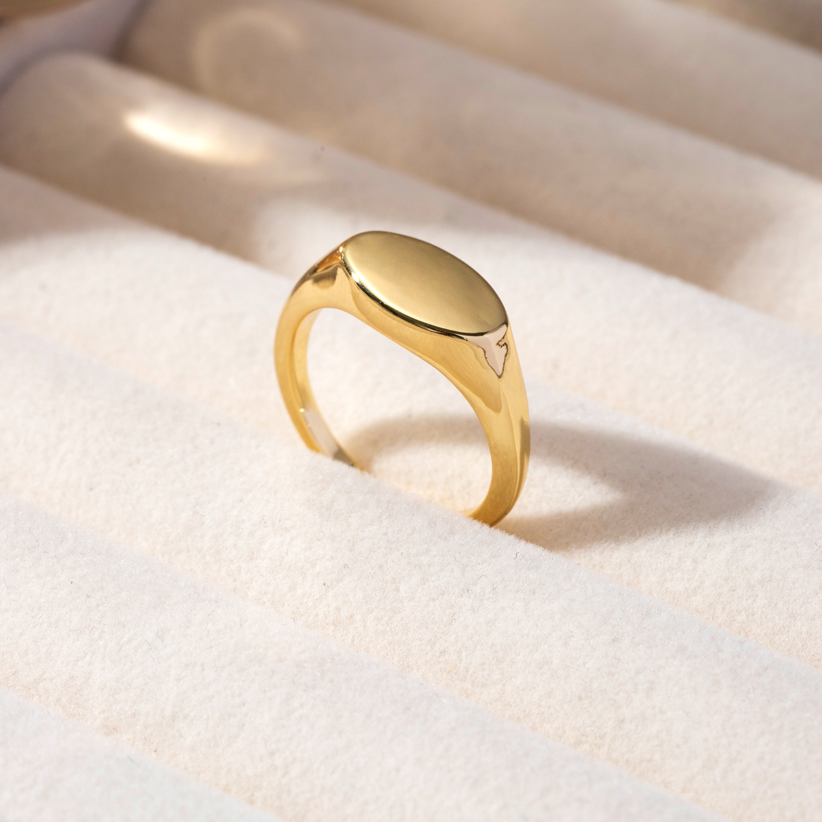 Men's Minimalist Solid-Band Oval Design Ring, Casual Attire
