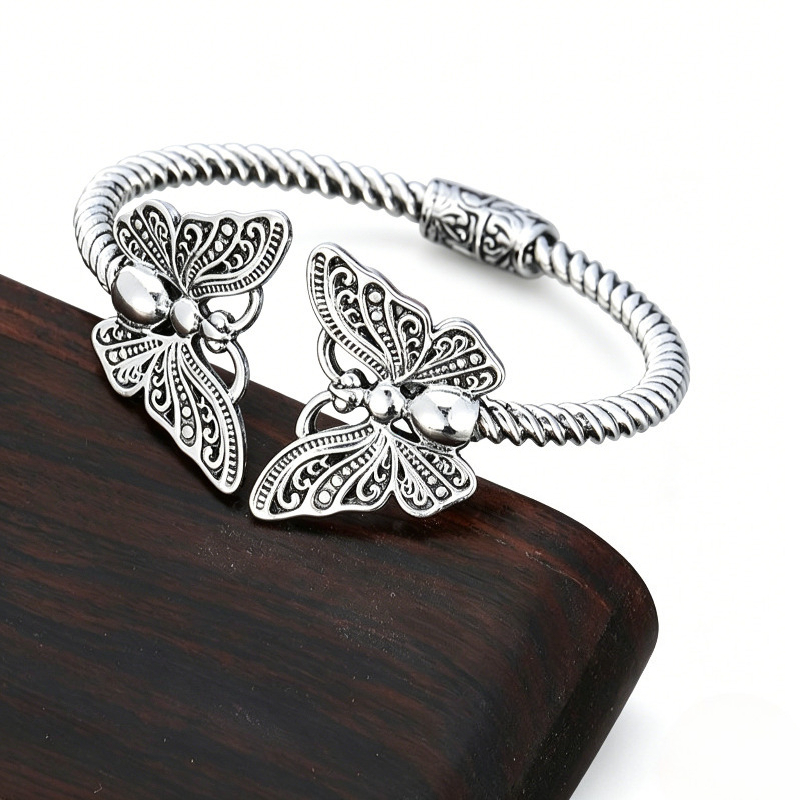 TEMU 1pc Retro Style Opening Adjustable Bracelet, Handmade Details Niche And Non-collision Jewelry Commemorative Gift, Neutral Jewelry Suitable For