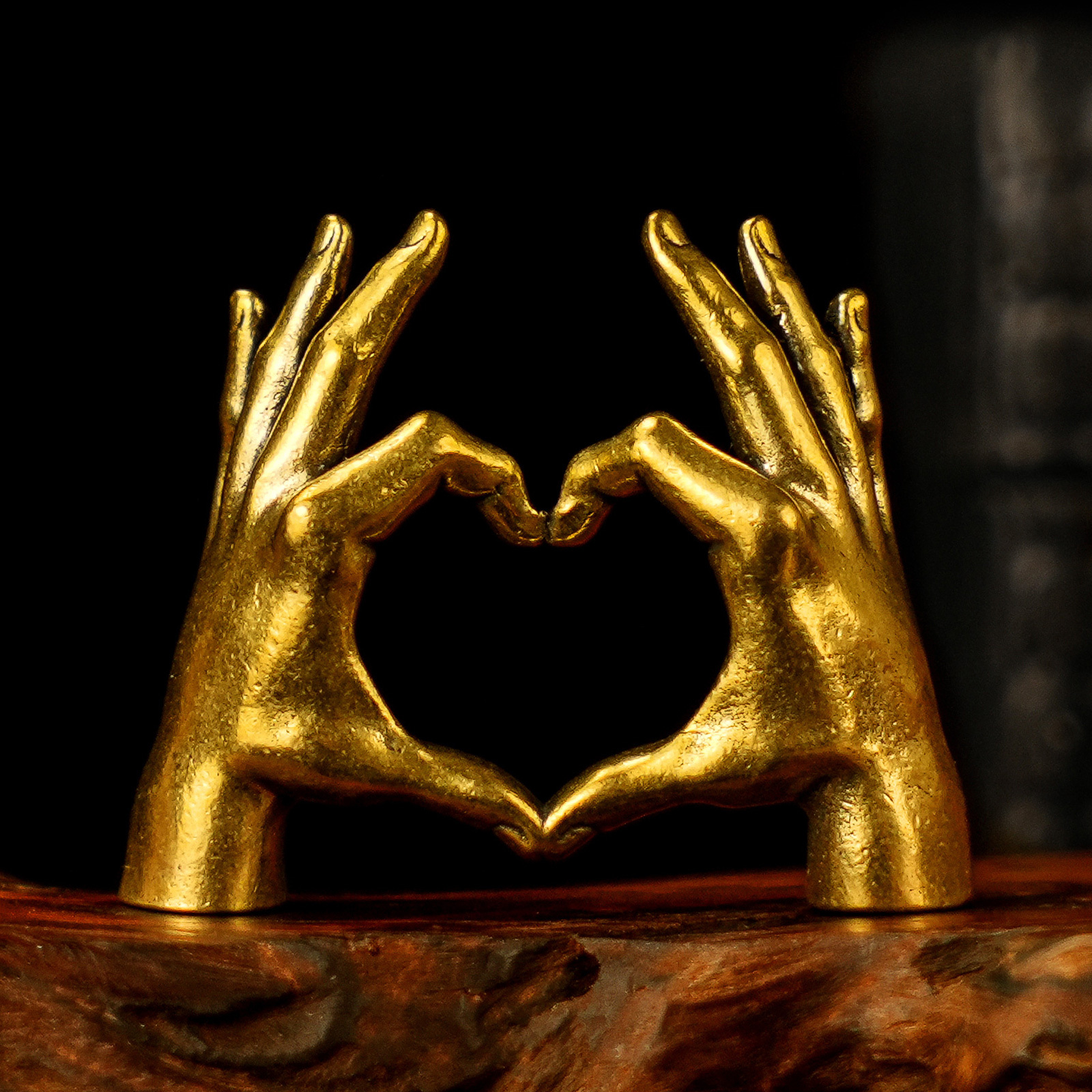 TEMU A Sculpture Made Of 100% Solid Brass Representing , Designed For Retro Desktop Decoration. This Collectible Figurine Is An Artistic Piece