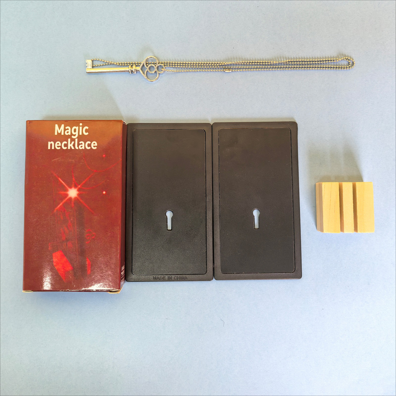 Necklace - Pass - Through Magic Performance Prop. The Effect Is Stunning And Amazing. Is Simple And . Full Of And Suitable For Display At Family Gatherings And Parties. An For Festival