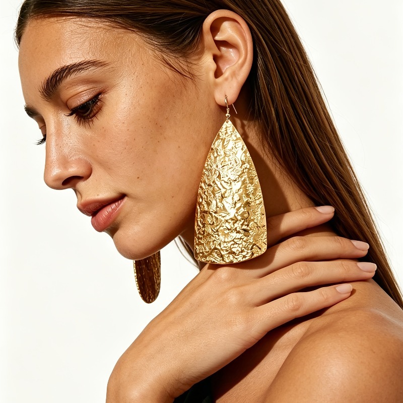 2pcs Women's Exaggerated Glossy Hammered Geometric Triangle Earrings