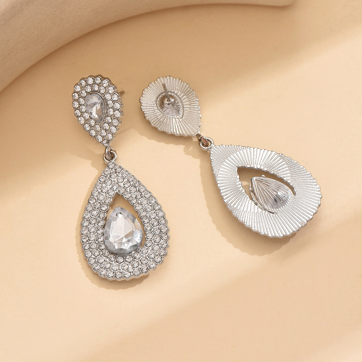 Fashionable Vintage Teardrop Pendant Earrings