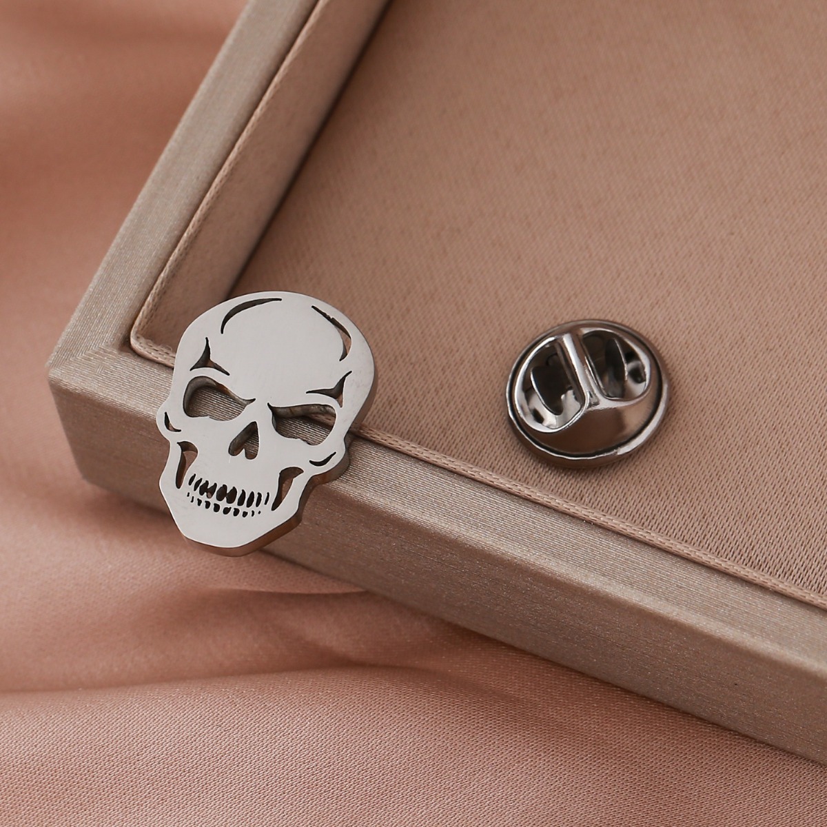 TEMU 1pc Broche en Acier Inoxydable Plaqué Or, Badge Gothique Punk Vintage, Accessoire de Moto Unisexe Durable pour Costume, Manteau, Chapeau, Sac à