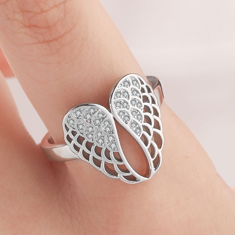 Women's Classic Fashion Statement Ring, Elegant and Stylish