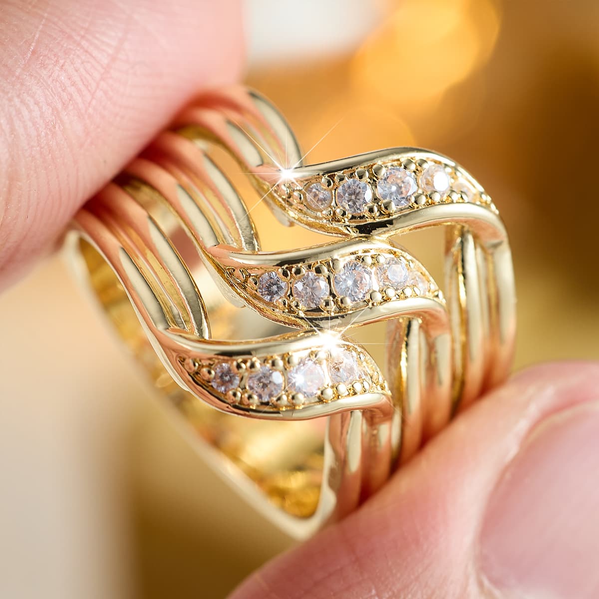 Unisex Light Luxury Interwoven Wavy Ring, Elegant Design