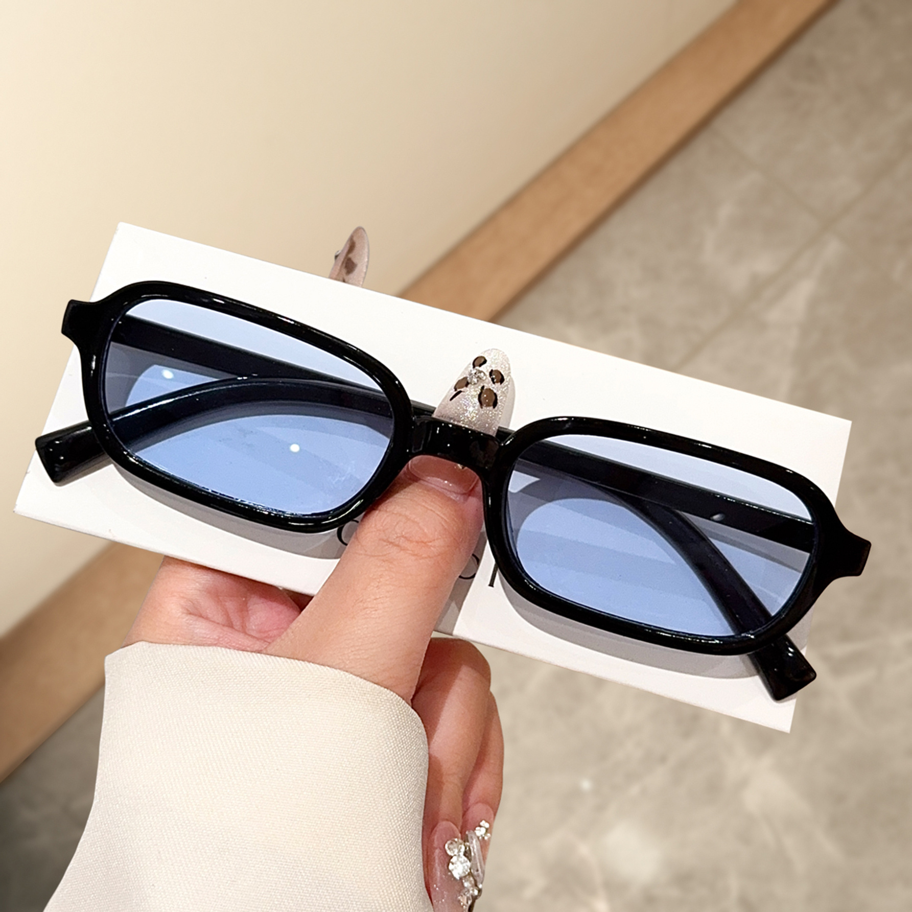 Square Frame Lightweight Sunglasses, Casual Retro Style