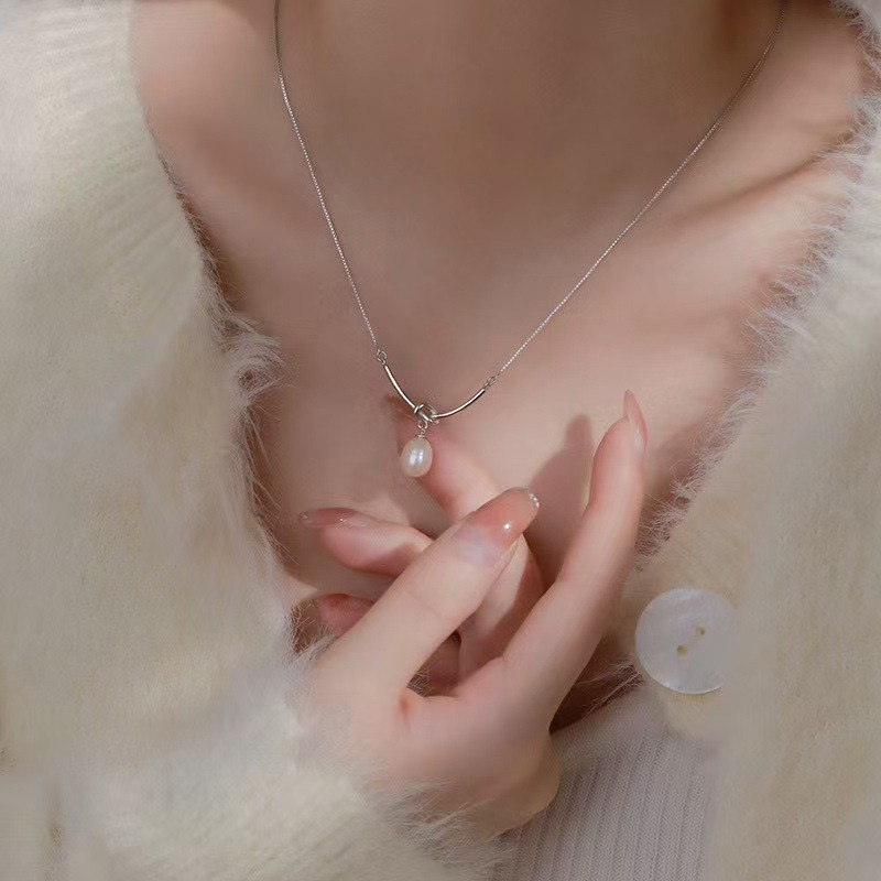 Conjunto de 5 piezas de luna blanca, diseño de piedras preciosas azules, collar con colgante, luna de piedra, lujo sencillo y de alta gama, collar versátil, colgante de luna de piedra, joyería de lujo