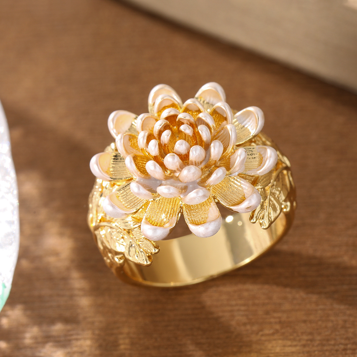 Women's Vintage Plated Wide Band Floral & Leaf Ring