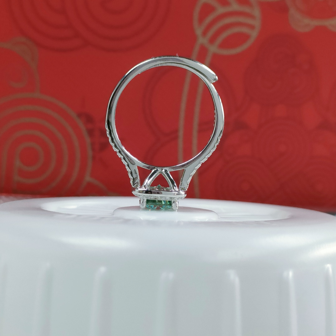Women's Exquisite Green Moissanite Square-Shaped Ring, 0.5 Carat