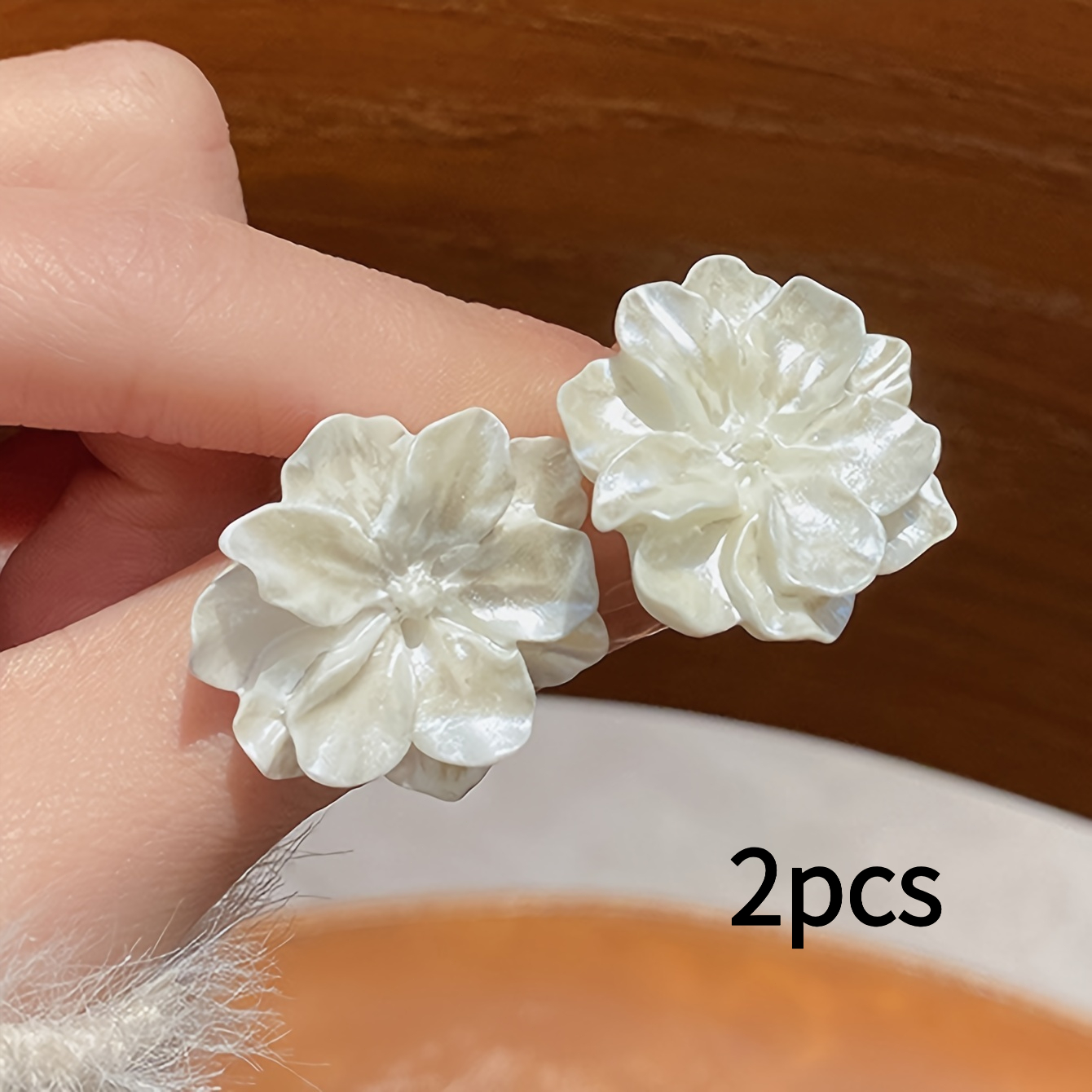 TEMU 2pcs White 3d Floral Stud Earrings, Delicate And Ethereal Silvery Ear Studs Women-versatile Accessories Daily Wear, Dates, , And A Soft, Stylish