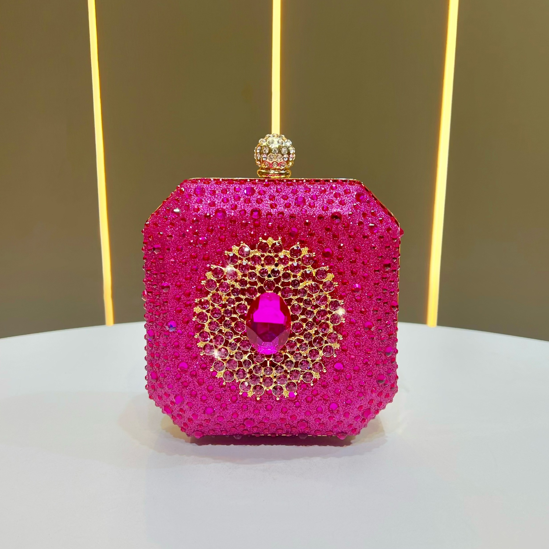 A Luxurious Small Handbag With A Dark Green Shiny Rhinestone Clasp, Featuring A Fashionable And Mini For Evening