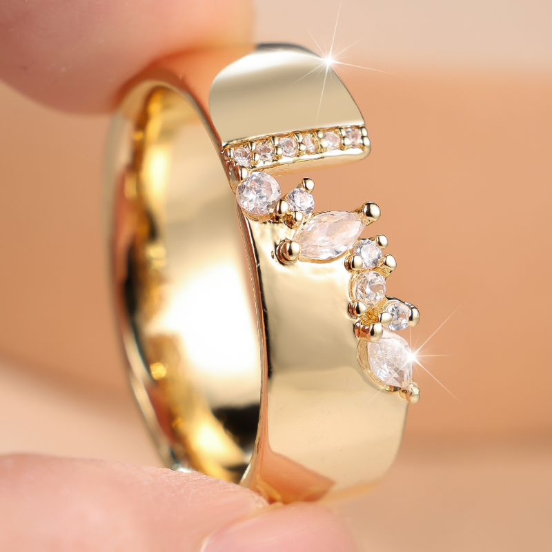 Women's Irregularly Designed Elegant Ring with Synthetic Cubic Zirconia