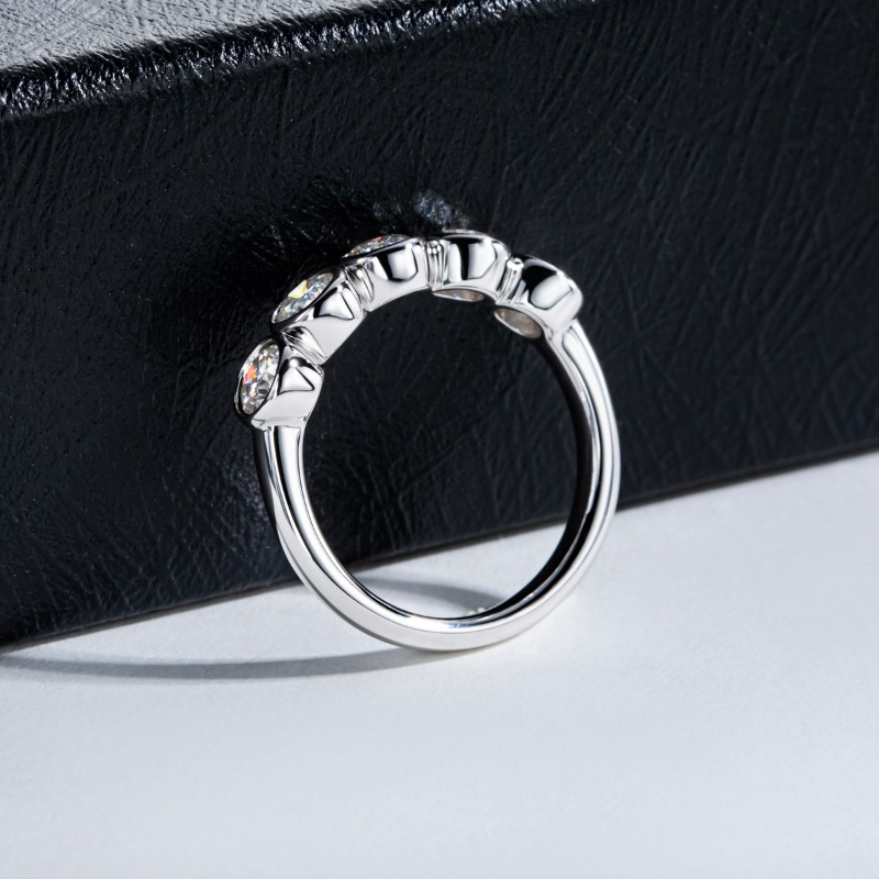 925 Silver Moissanite Classic Circular Ring, Elegant Design