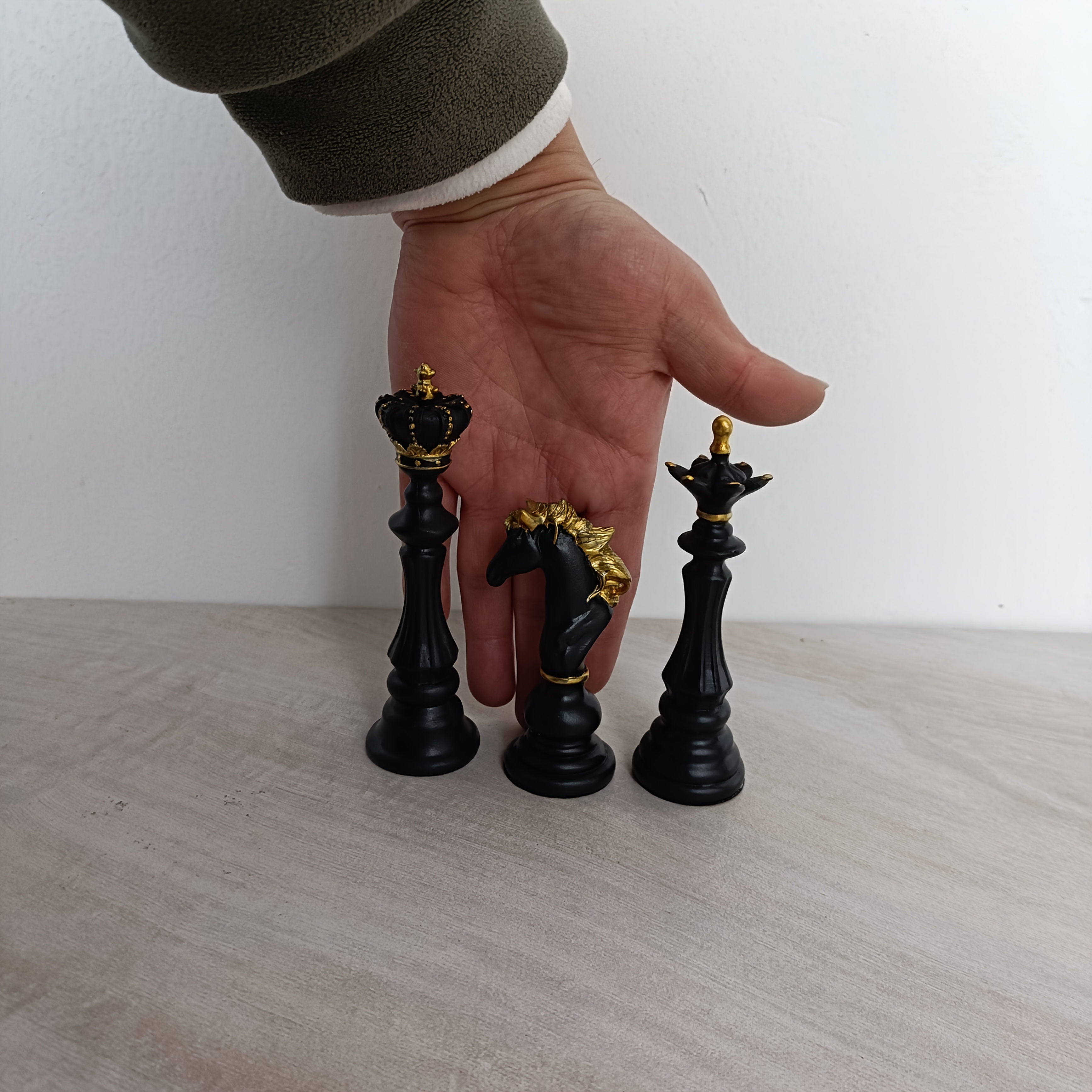 3pcs of Black and Golden Resin Chess Ornaments, Luxurious Black and Golden Chess Pieces, Suitable for Home Decoration- Ideal for Living Rooms and Study Rooms. Desk Arrangement