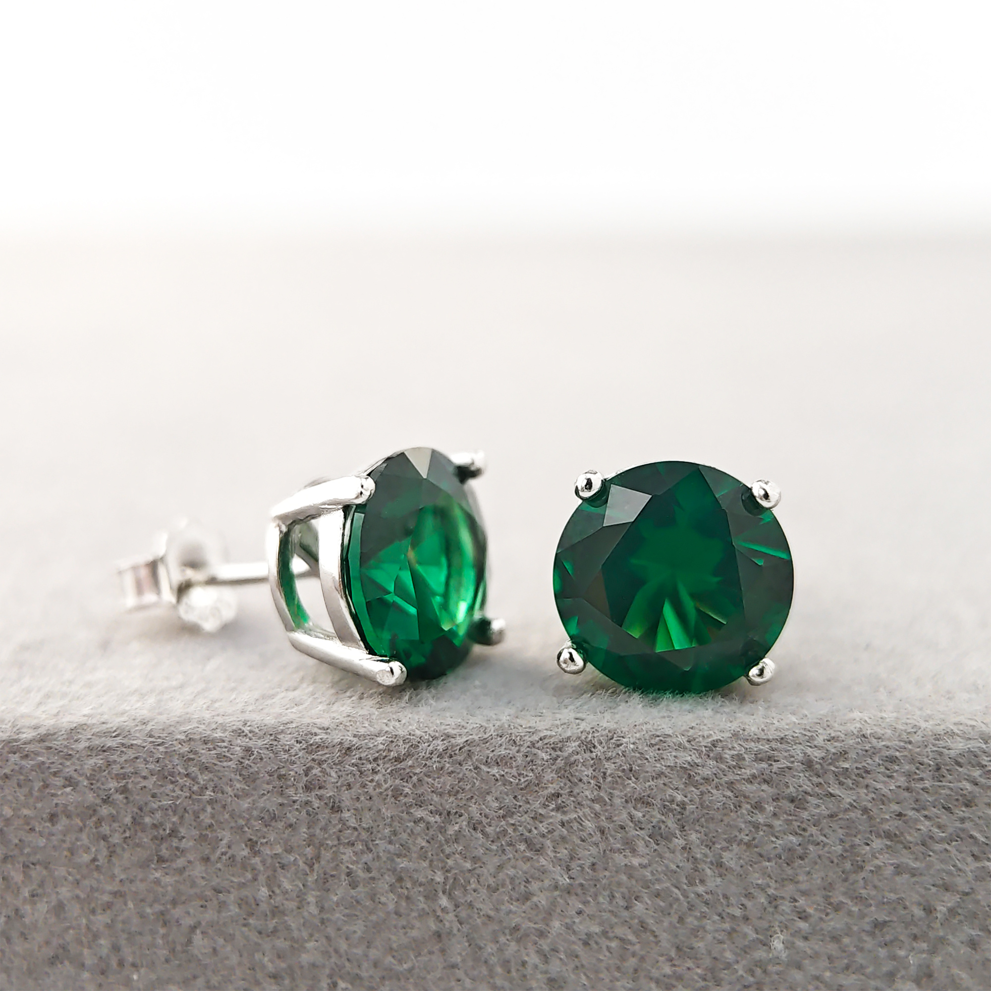 1Pair 0.5/1/2/3 Carat Green Synthetic Cubic Zirconia Earrings