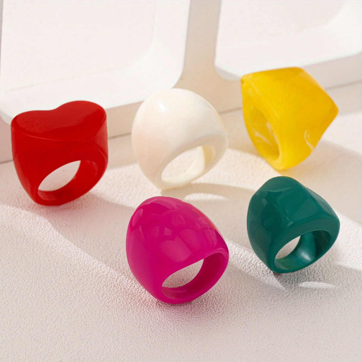5pcs Dopamine Vacation Resin Geometric Heart Suit Suitable For Ladies Outing Daily Clothing