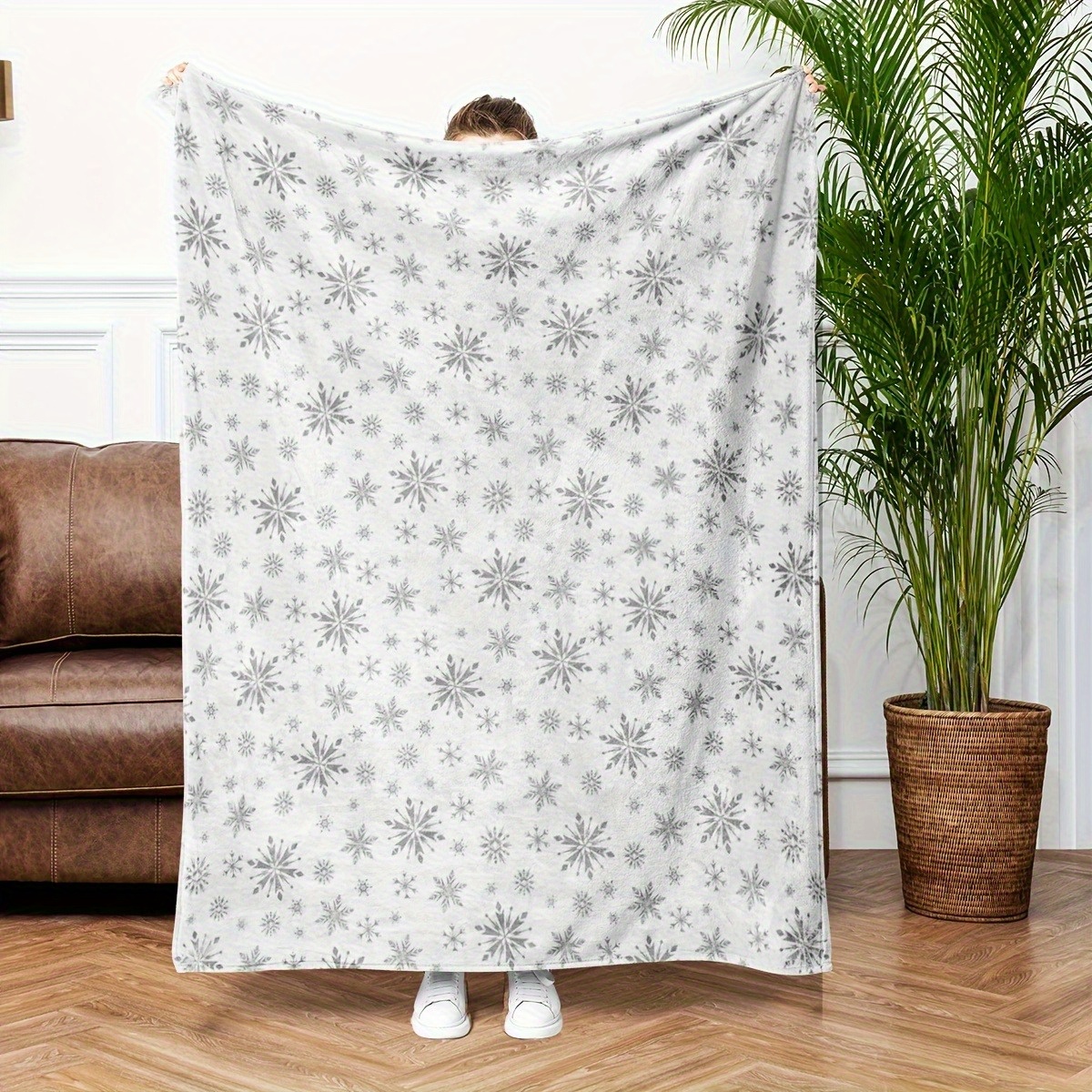 TEMU 1pc Snowflake Pattern Christmas Blanket, Printed Blankets, Flannel Blankets, Soft And Warm Blankets, Nap Blankets, Used For Sofas, Sofas, Office