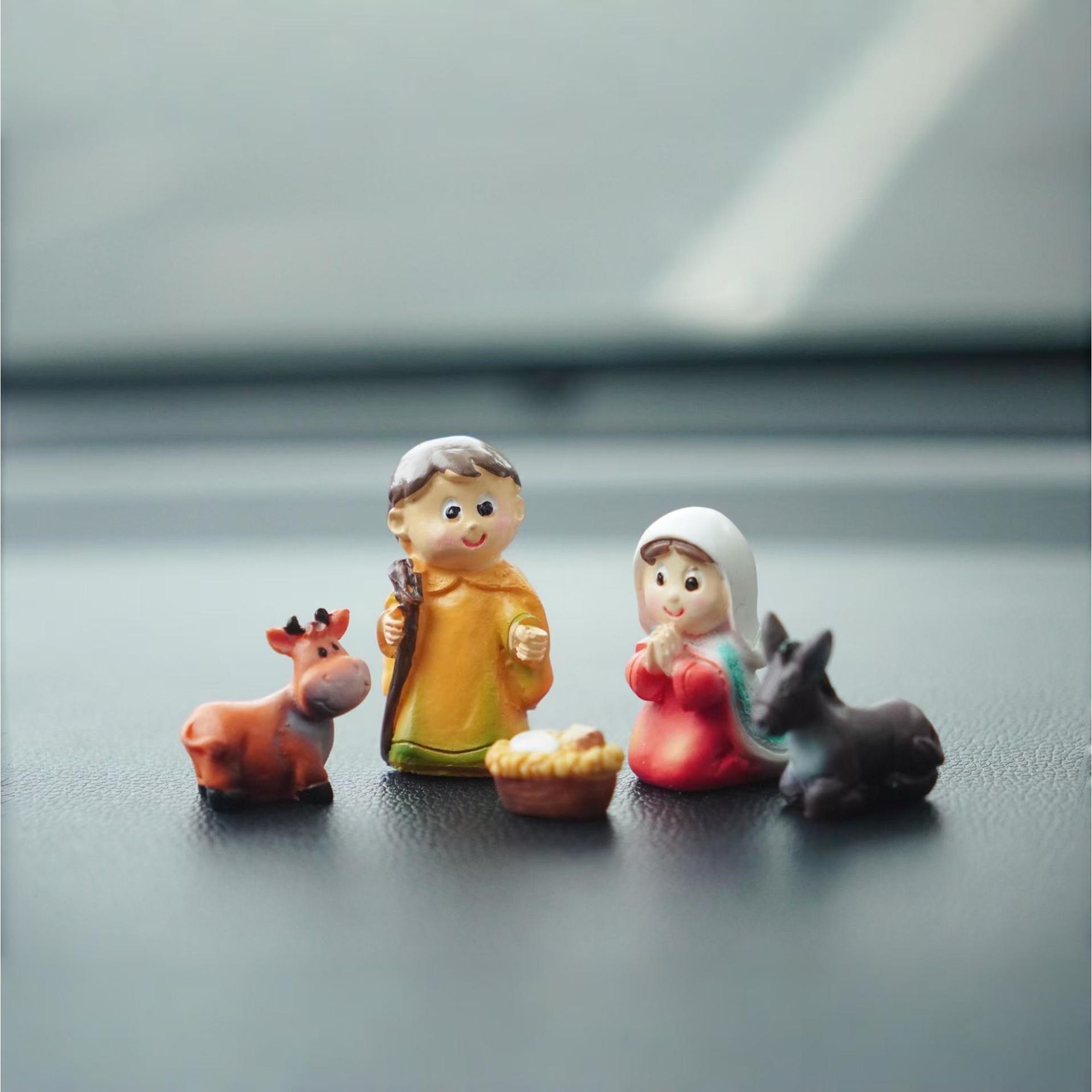 TEMU Set Of 5 Rustic Resin Statues - Hand-painted Religious Decorations For Tables, Vintage Miniatures For Home, Car Dashboard, And Festive