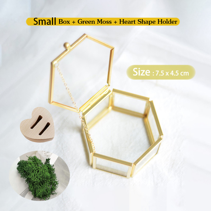 E-shop Eine Glasringbox mit grünem Moos, personalisiert mit Namen und Daten, hexagonale/rechteckige Schmuckschatulle aus Glas, Ring-Display-Ständer für