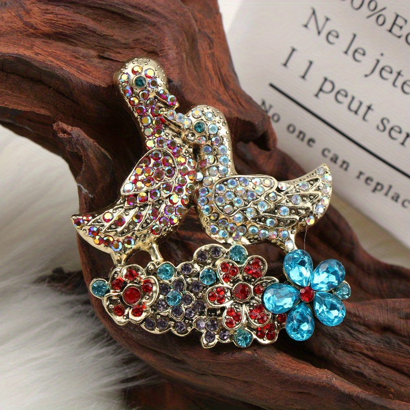 1 dona nafis hashamatli brosh pin, gul bilan bezatilgan otdan hayvon shaklidagi yangilik, imitatsiya, modellashtirish, zargarlik tafsilotlari 0