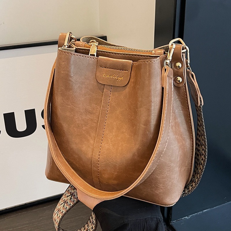 Image of 2026 Stylish And Trendy Textured Shoulder Bag For Women, Vintage Large Capacity Wide Strap Crossbody Bucket Bag