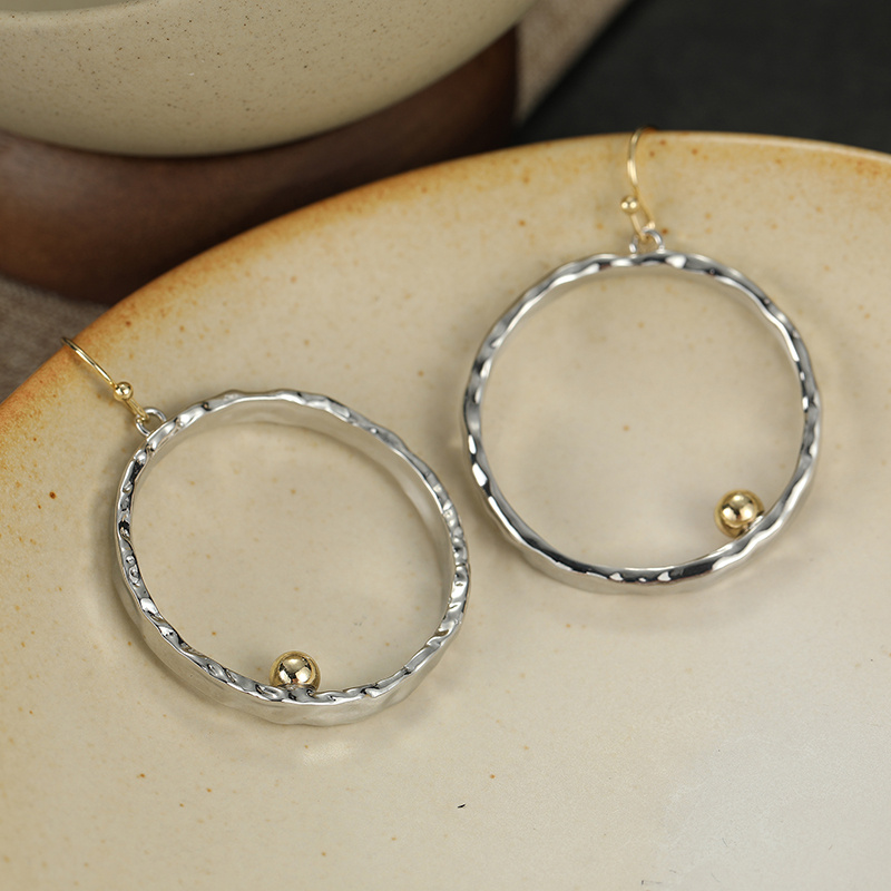 Women's Retro Hammer Patterned Circle Design Earrings, Luxurious Charm
