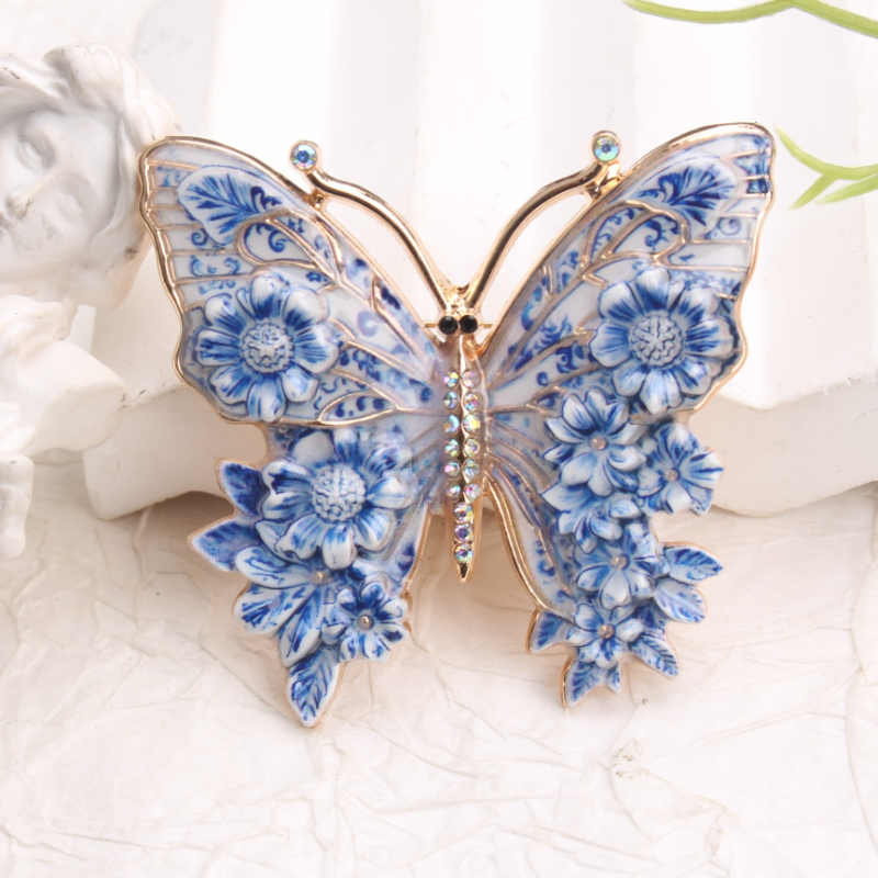 Exquisite Blue And White Porcelain Brooch With Detail, Elegant Oriental-themed Jewelry For Women, Perfect For Classical Charm To Outfits, Ideal Gift For Sophisticated & Fashion Enthusiasts