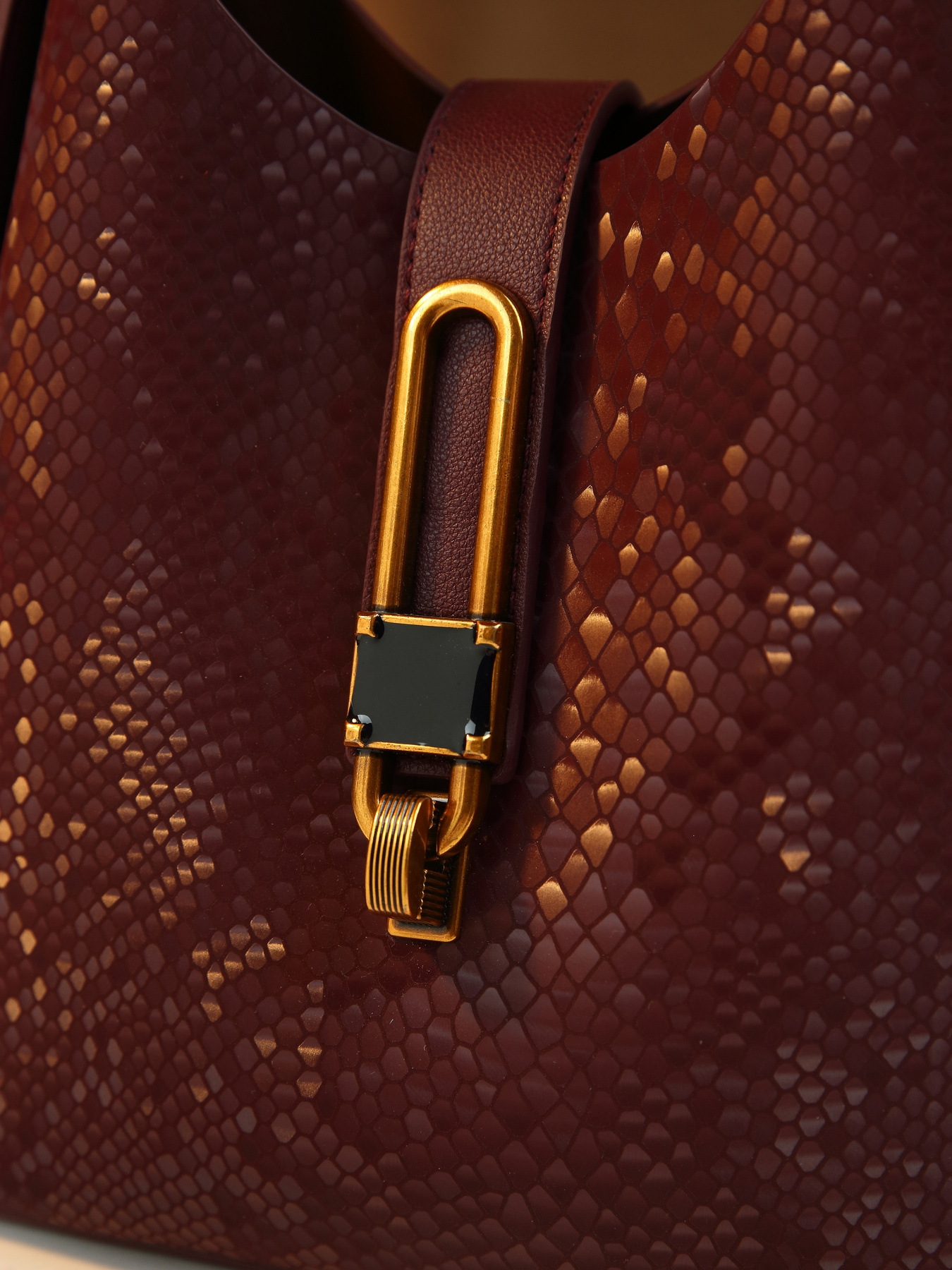 Coffee Gradient Snake Print Bucket Bag interior