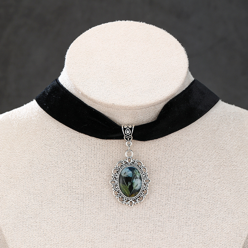 TEMU Vintage Carved Pendant Necklace, With And Gothic Style, Suitable For Daily Dressing, Literary Gatherings, And Light Social Occasions