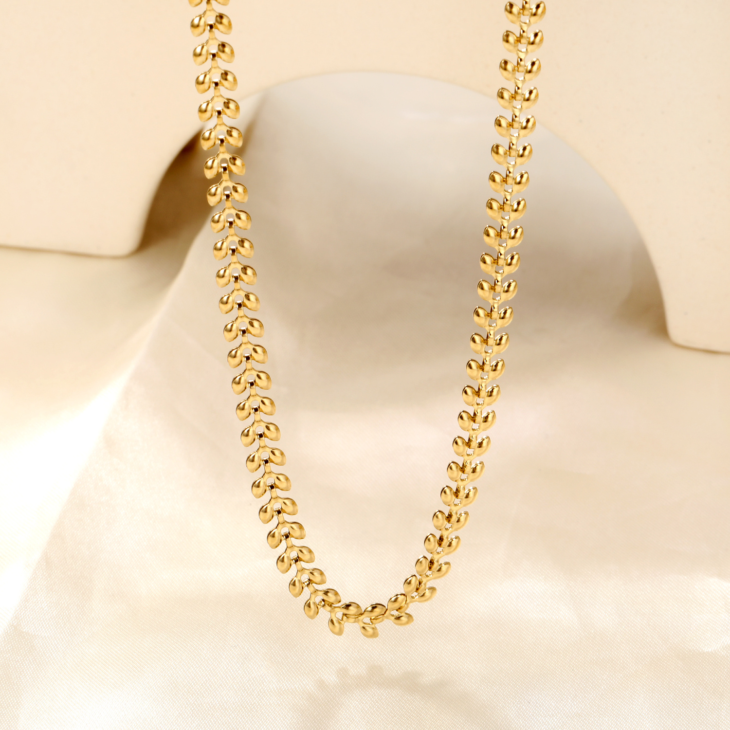 18K Gold-Plated Fashion Necklace Made of 316L Stainless Steel, Featuring a Wheat Chain Design, Waterproof And Perfect As a Jewelry Gift