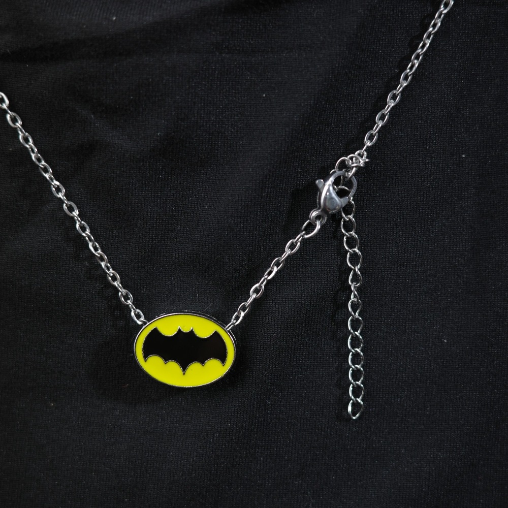 TEMU Warner . Batman Necklace Movie Classic Batman Logo Necklace Fashionable Yellow Men Women Couple Necklace, Exquisite Special Necklace Pendant, As
