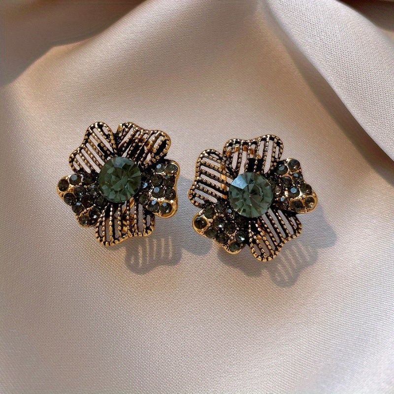 TEMU A Pair Of Luxurious Vintage Elegant Hollow-out Floral Stud Earrings