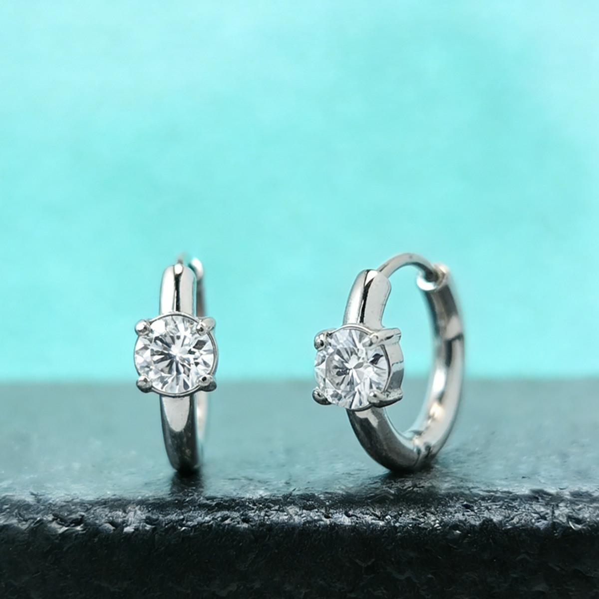 0.5 Carat Fashionable Round Cut Moissanite Stud Earrings