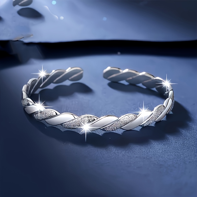 Women's Möbius Ring Intertwined Wrap Fashionable Bracelet