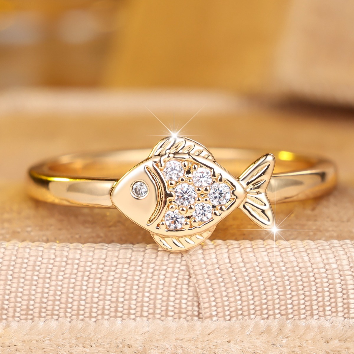 Men's Elegant Polished Fish-Shaped Synthetic Zircon Ring