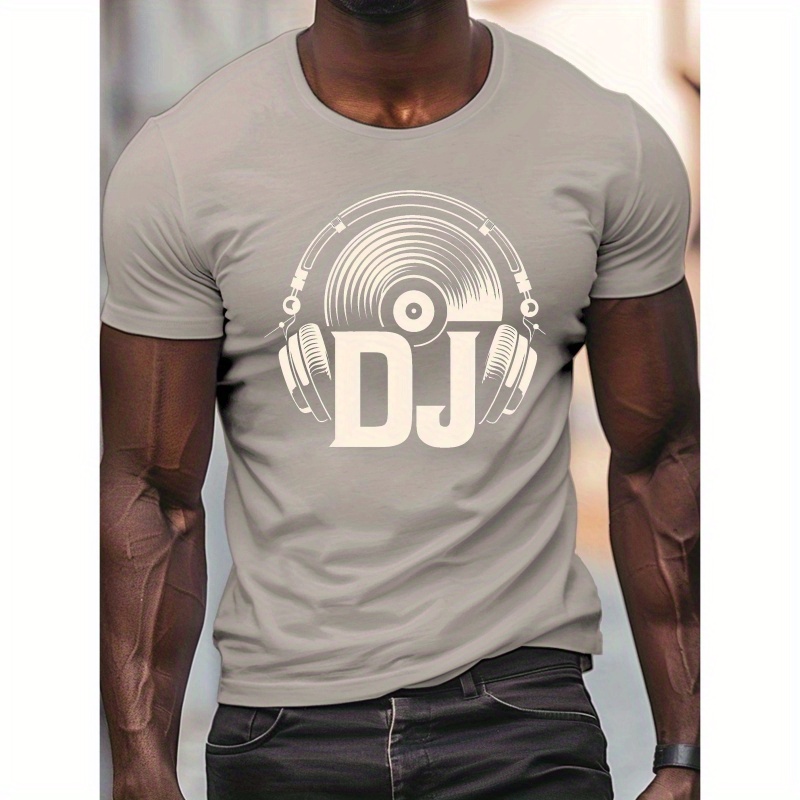 

[ Fabric] Men's Dj -shirt, 100% Polyester Crew Neck Short Sleeve Tee, Casual Geometric Pattern Knit Fabric Top, Lightweight Summer Shirt, Summer Casual Wear| Graphic Tee|polyester Tshirt