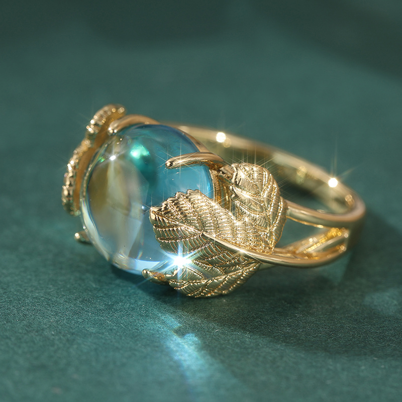 Women's Retro Elegance Hand-Carved Golden Leaf Design Ring