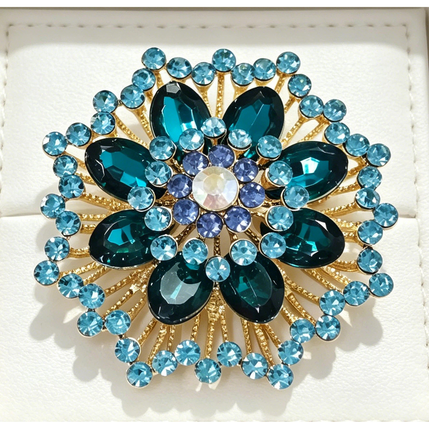 TEMU 1pc Fashionable Blue Floral Brooch, Suitable For Casual Parties, Banquets, Back-to-school Day/ Day/anniversary