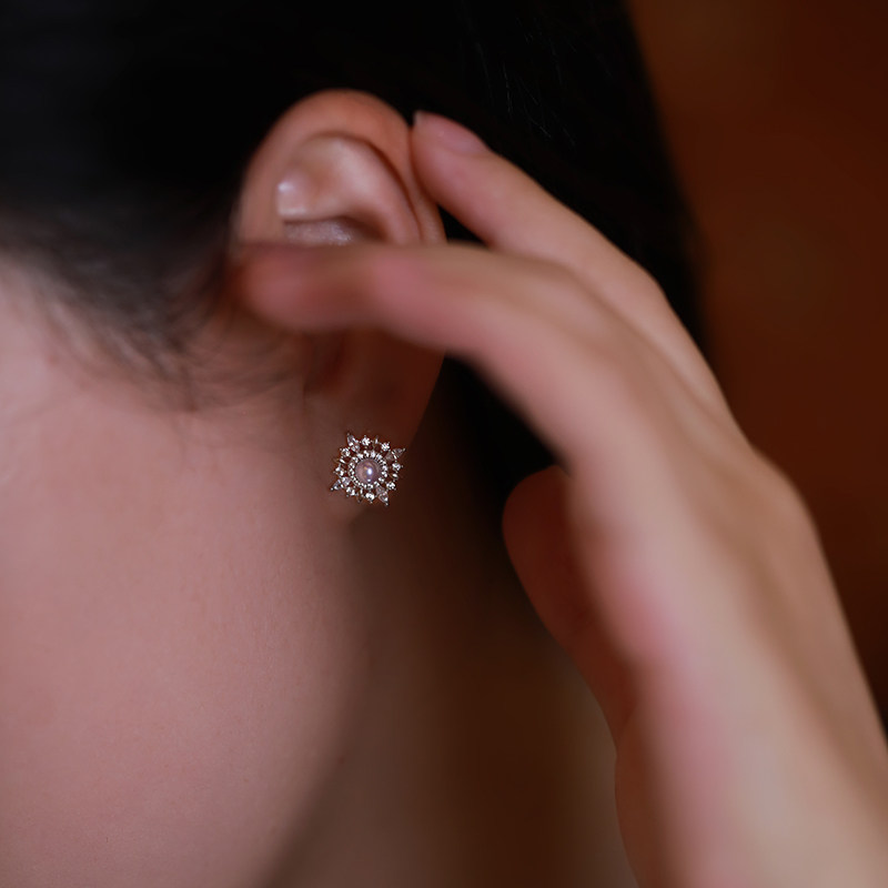 Elegant Imitation Pearl & Zircon Flower Stud Earrings for Women