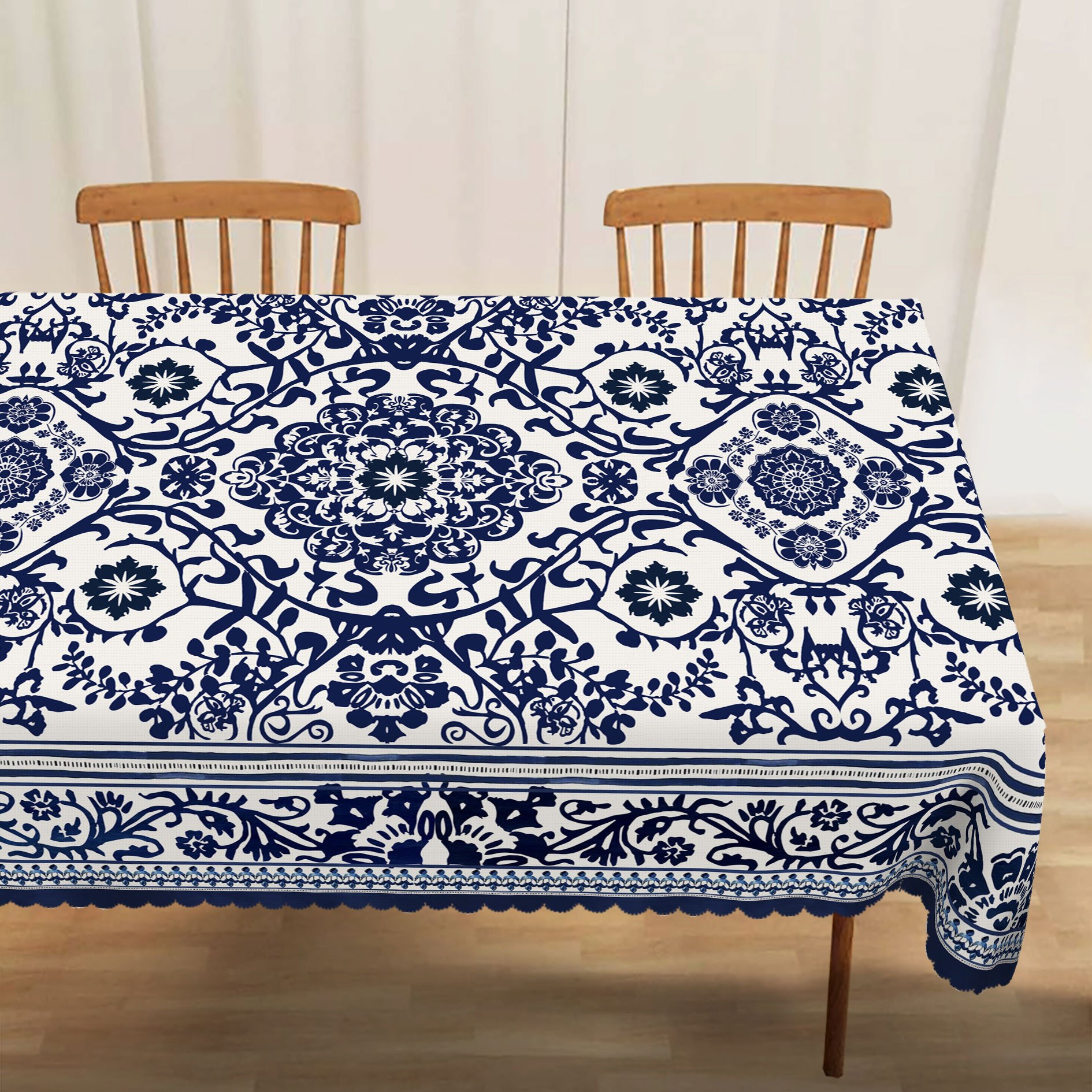 Blau-Weißer Tischdecke mit Blumenmuster