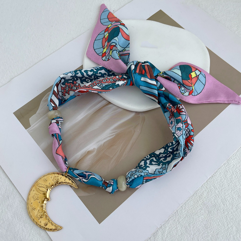 TEMU Un collar de acero de titanio de inspiración bohemio, lujoso y elegante, con un diseño de sol y luna de , para mujeres, hermanas y . Ideal para