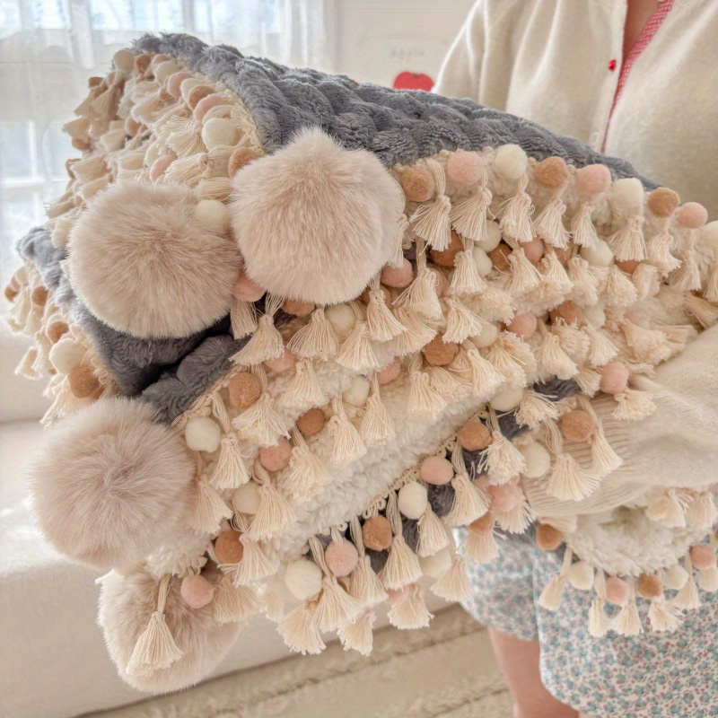 A Double-Sided Blanket That Is Comfortable And Easy to Clean, Machine Washable, with a Soft And Skin-Friendly Texture, Perfect for Creating a Cozy Home Atmosphere And an Essential Item for Lazy Days at Home